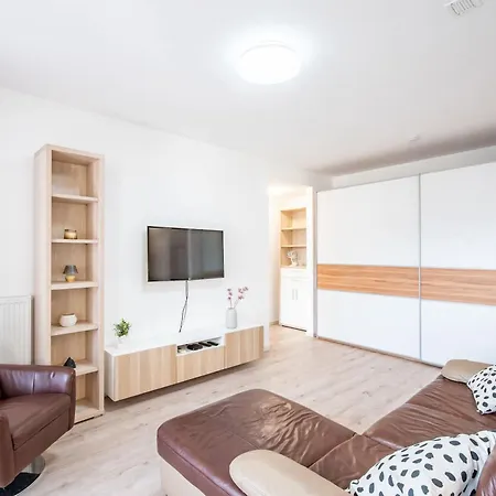 Balcony - - Large - Garage Apartment Budapest