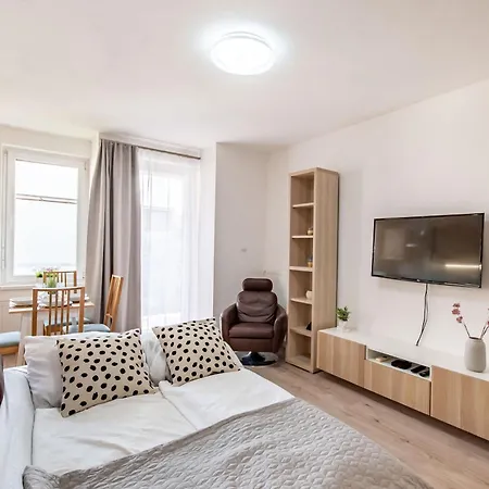 Balcony - - Large - Garage Apartment Budapest