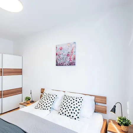 Balcony - - Large - Garage Budapest