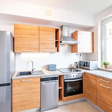 Balcony - - Large - Garage Apartment *