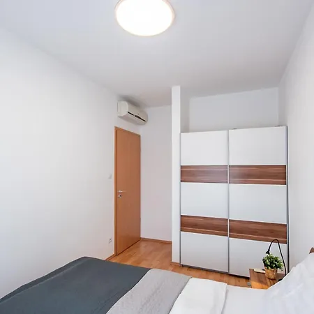 Balcony - - Large - Garage