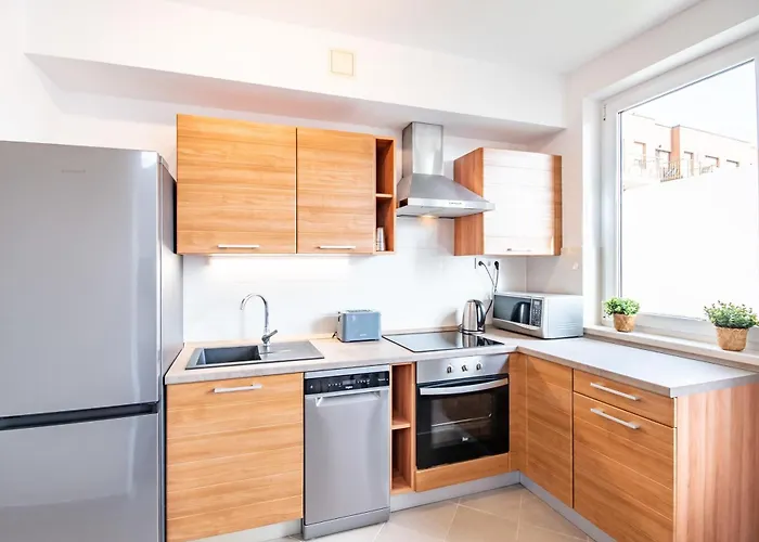 Balcony - - Large - Garage Apartment *